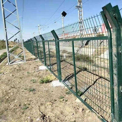O tipo de quadro anti escalada soldou Mesh Fencing 1.8mx3m para a estrada da estrada de ferro